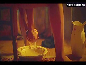 Claudia Salas Cleaning, Sexy scene in Las Pelotaris 1926 (2023) 5