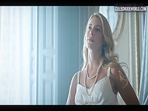 Alejandra Onieva Nude, breasts scene in Las Pelotaris 1926 (2023) 5