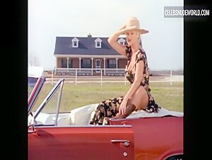 Anna Nicole Smith Nude, breasts scene in Anna Nicole Smith: You Don't Know Me (2023) 17