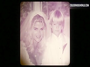 Anna Nicole Smith underwear, breasts scene in Anna Nicole Smith: You Don't Know Me (2023) 9