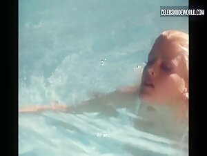 Anna Nicole Smith Sexy, bikini scene in Anna Nicole Smith: You Don't Know Me (2023) 10