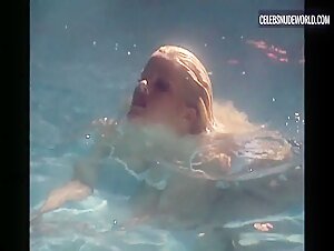 Anna Nicole Smith Sexy, bikini scene in Anna Nicole Smith: You Don't Know Me (2023) 5