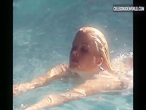 Anna Nicole Smith Sexy, bikini scene in Anna Nicole Smith: You Don't Know Me (2023) 8