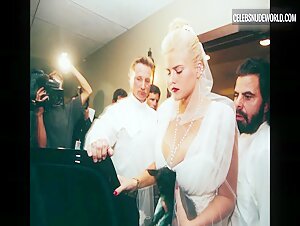 Anna Nicole Smith blonde, Nude scene in Anna Nicole Smith: You Don't Know Me (2023) 12