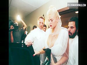 Anna Nicole Smith blonde, Nude scene in Anna Nicole Smith: You Don't Know Me (2023) 7