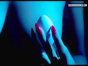 Amandla Stenberg, Bobbi Salvör Menuez lesbian, breasts scene in My Animal (2023) 8