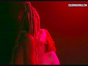 Amandla Stenberg, Bobbi Salvör Menuez lesbian, redhead scene in My Animal (2023) 5