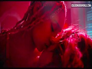 Amandla Stenberg, Bobbi Salvör Menuez lesbian, on top scene in My Animal (2023) 9