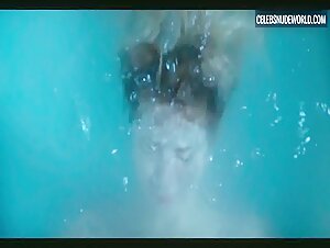 Amandine Noworyta, Iris Jodorowsky bust,lez scene in Between Us (2023) 5