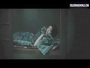 Tae-ri Kim Nude, changing scene in The Handmaiden (2016) 2