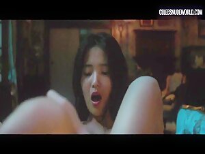 Min-hee Kim, Tae-ri Kim lesbian, tits scene in The Handmaiden (2016) 18