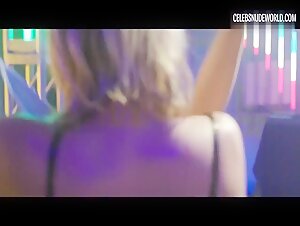 Morgan Saylor breasts, Nude scene in White Girl (2016) 5