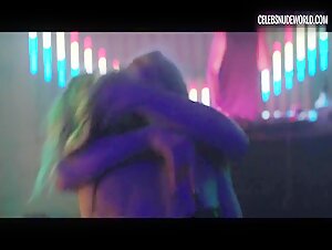 Morgan Saylor breasts, Nude scene in White Girl (2016) 7