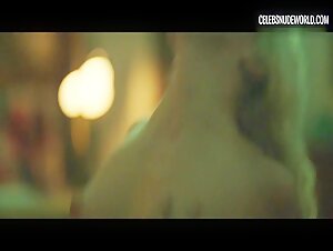 Morgan Saylor on top, Nude scene in White Girl (2016) 6