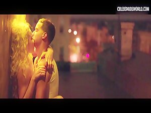 Morgan Saylor kissing, breasts scene in White Girl (2016) 8