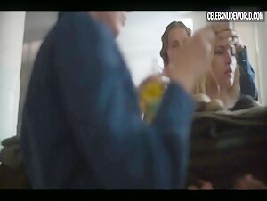 Ana Polvorosa, Ana Fernandez Nude, Spray scene in Cable Girls (2017-2020) 16