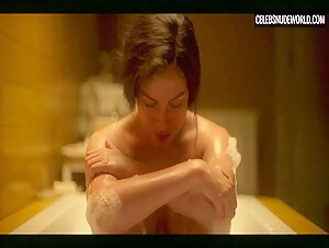 Blanca Suarez Bath, Sitting scene in Cable Girls (2017-2020)