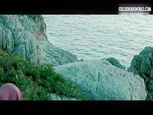 Lola Klamroth Bush, Breasts scene in Capri-Revolution (2018) 3