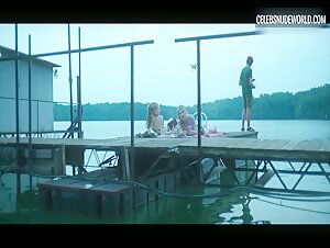 Madison Thompson Smiling, Dock scene in Ozark (2017-2020) 3
