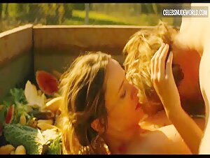 Laetitia Dosch Outdoors, Food scene in Gaspard at the Wedding (2017) 18