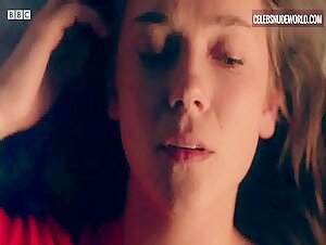 Synnove Karlsen Masturbating, Flackbacks scene in Clique (2017-2018) 5
