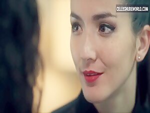 Erendira Ibarra, Claudette Maille Kissing, Lesbian scene in Ingobernable (2017-2018) 1