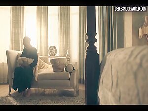 Yvonne Strahovski Sexy, Prosthetic scene in The Handmaid's Tale (2017-2022) 1