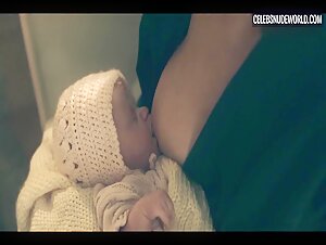 Yvonne Strahovski Sexy, Prosthetic scene in The Handmaid's Tale (2017-2022) 14