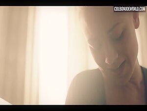 Yvonne Strahovski Sexy, Prosthetic scene in The Handmaid's Tale (2017-2022) 19