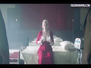 Elisabeth Moss Sexy, Cleavage scene in The Handmaid's Tale (2017-2022) 9