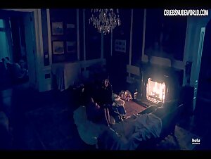 Elisabeth Moss Fireplace, Nude scene in The Handmaid's Tale (2017-2022) 16