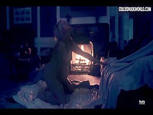Elisabeth Moss Fireplace, Nude scene in The Handmaid's Tale (2017-2022) 3