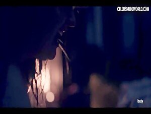 Elisabeth Moss Fireplace, Nude scene in The Handmaid's Tale (2017-2022) 7