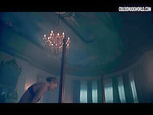 Yvonne Strahovski Brusies, Mirror scene in The Handmaid's Tale (2017-2022) 10