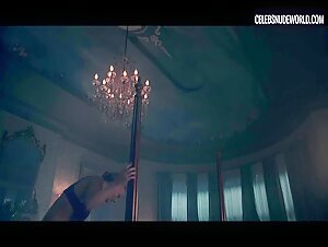 Yvonne Strahovski Brusies, Mirror scene in The Handmaid's Tale (2017-2022) 11