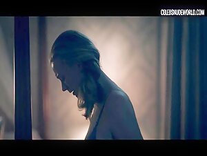 Yvonne Strahovski Brusies, Mirror scene in The Handmaid's Tale (2017-2022) 12