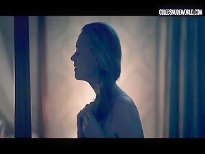Yvonne Strahovski Brusies, Mirror scene in The Handmaid's Tale (2017-2022) 13
