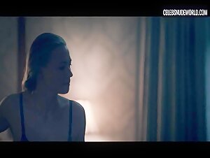 Yvonne Strahovski Brusies, Mirror scene in The Handmaid's Tale (2017-2022) 20