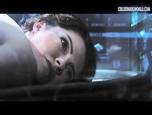 Alys Crocker Laser, Butt scene in Gray Matter (2017) 18