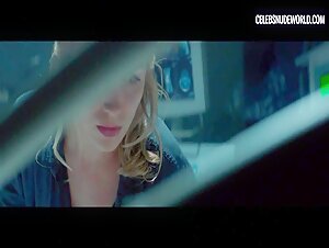 Karishma Ahluwalia Breasts, Nude scene in Chimera Strain (2018) 11