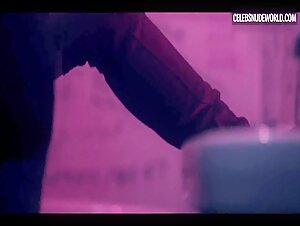 Samira Wiley, Michala Brasseur Lesbian, Fingering scene in The Handmaid's Tale (2017-2022) 3