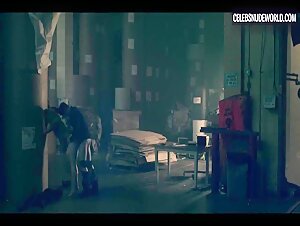 Elisabeth Moss Sex, Sweaty scene in The Handmaid's Tale (2017-2022) 12