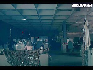 Elisabeth Moss Sex, Sweaty scene in The Handmaid's Tale (2017-2022) 13