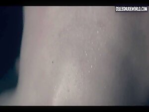 Elisabeth Moss Sex, Sweaty scene in The Handmaid's Tale (2017-2022) 15