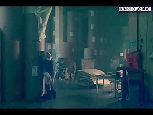 Elisabeth Moss Sex, Sweaty scene in The Handmaid's Tale (2017-2022) 3