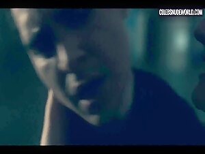 Elisabeth Moss Sex, Sweaty scene in The Handmaid's Tale (2017-2022) 5