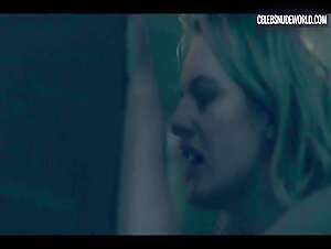Elisabeth Moss Sex, Sweaty scene in The Handmaid's Tale (2017-2022) 8