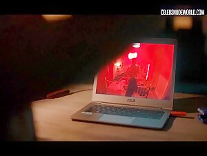 Heida Reed, Sara Dögg Ásgeirsdottir Kissing, Laptop scene in Stella Blómkvist (2017-2021) 17
