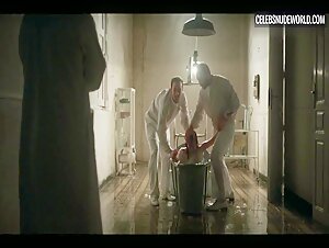 Ana Polvorosa Sexy, Tub scene in Cable Girls (2017-2020) 17