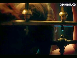 Blanca Suarez Kissing, Narrator scene in Cable Girls (2017-2020) 12